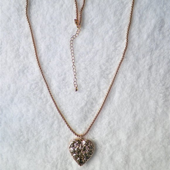 LAST ONE Gold Embossed Leaves Heart Locket Necklace Forever 21 - Picture 4 of 7